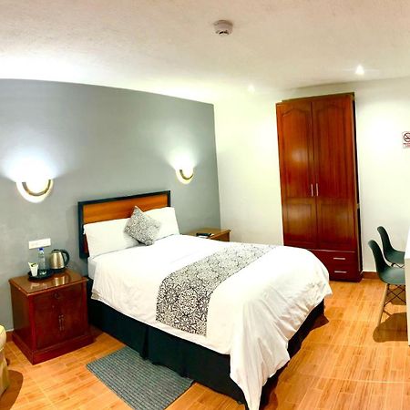 Accel Hotel La Quinta إيبارا المظهر الخارجي الصورة