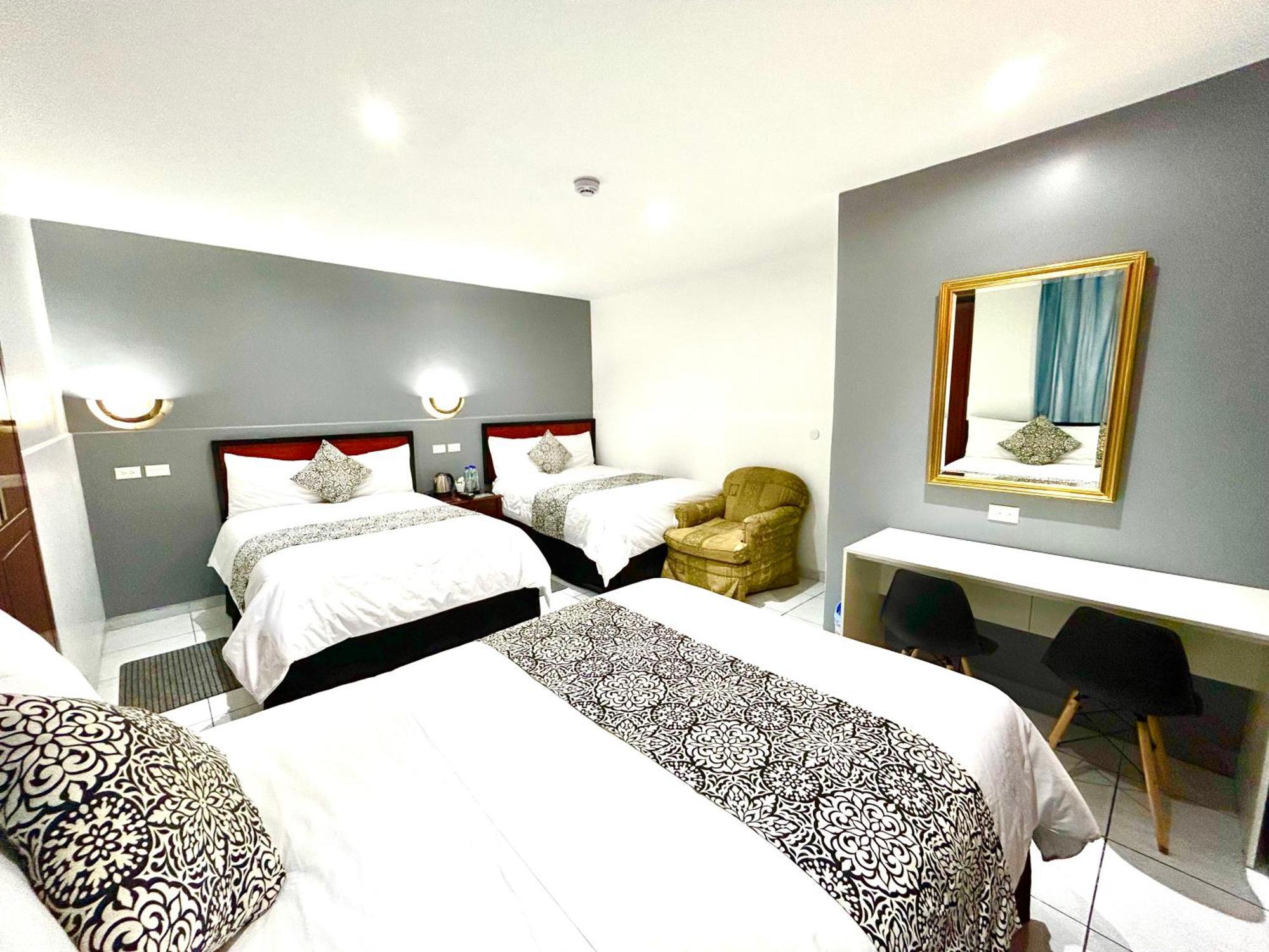 Accel Hotel La Quinta إيبارا المظهر الخارجي الصورة