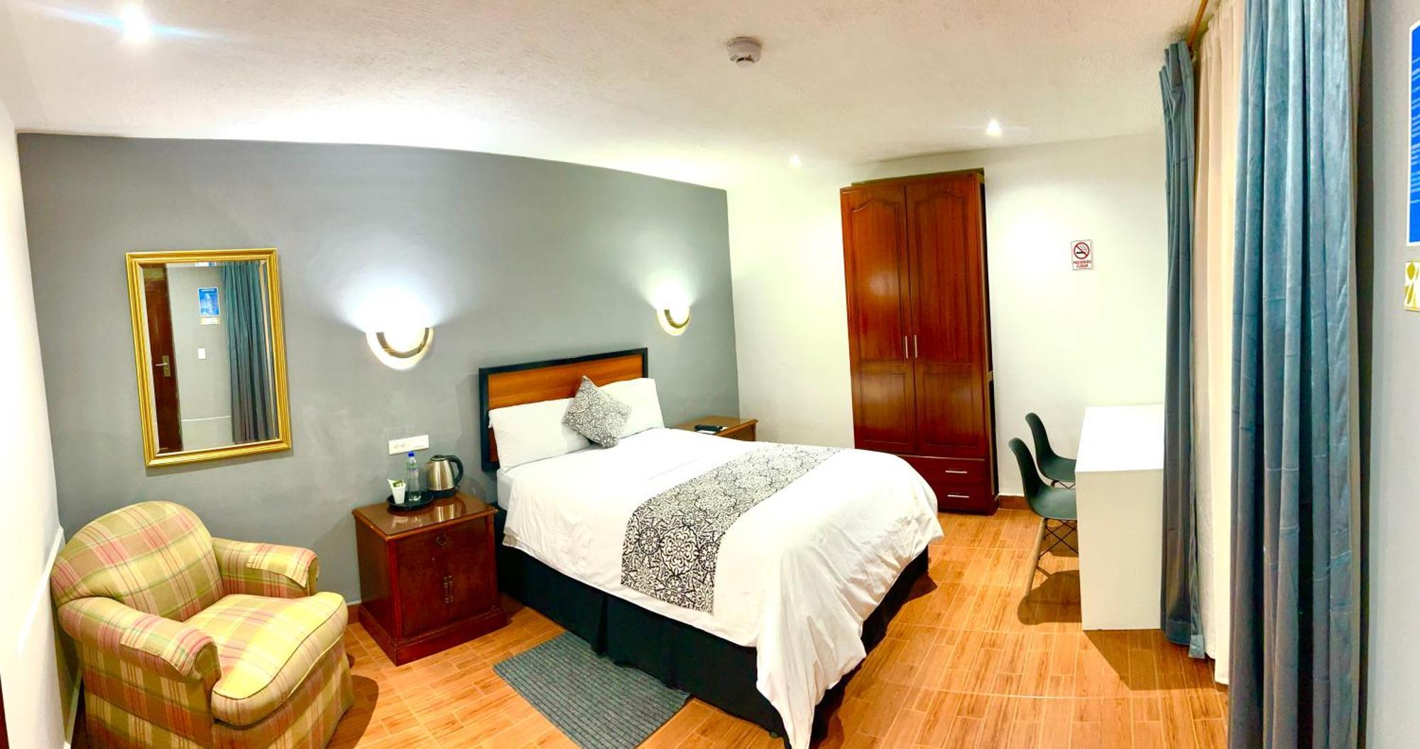 Accel Hotel La Quinta إيبارا المظهر الخارجي الصورة