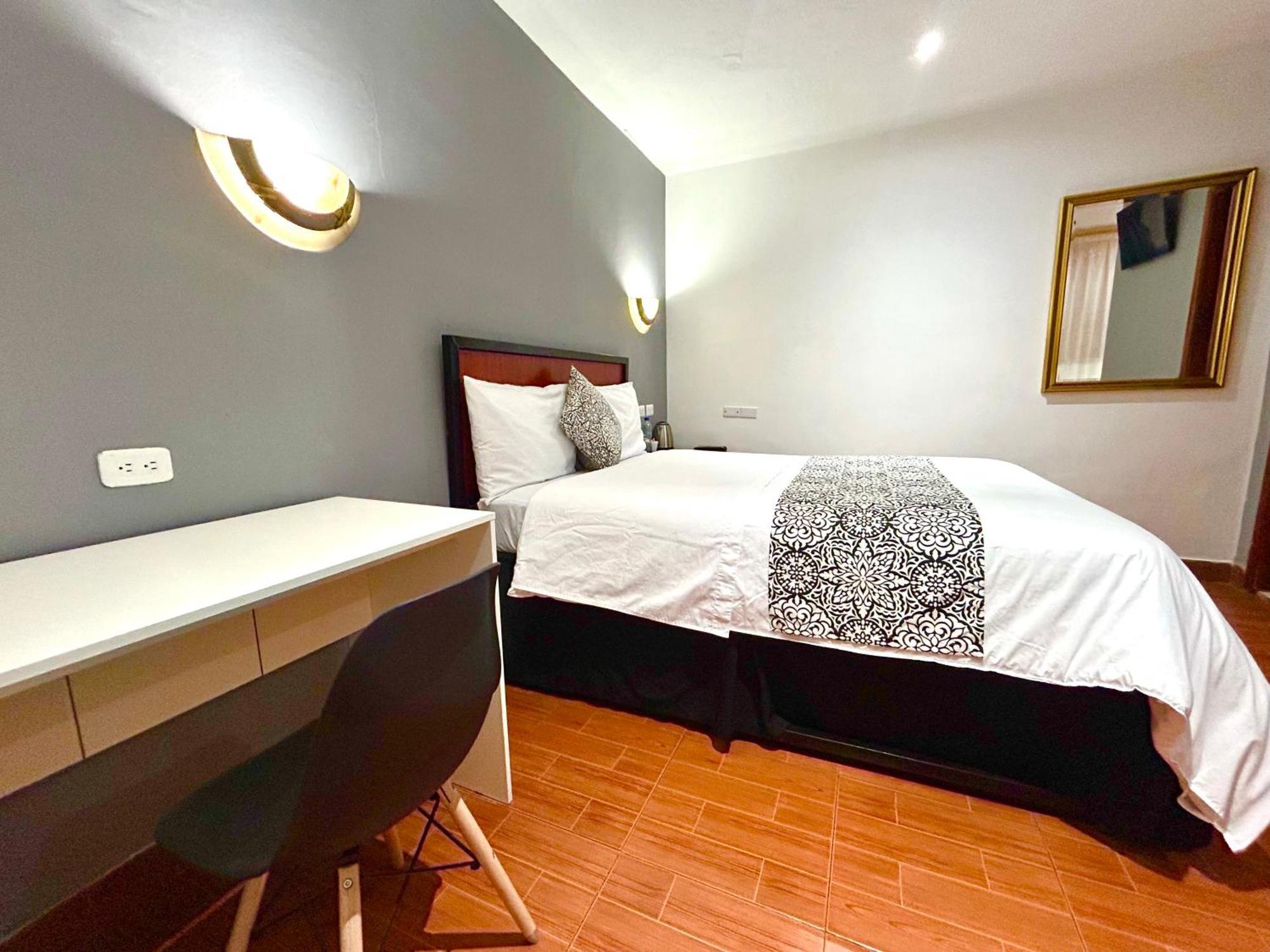 Accel Hotel La Quinta إيبارا المظهر الخارجي الصورة