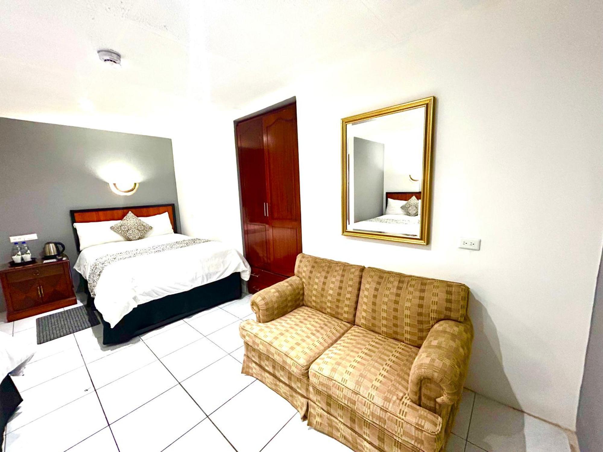 Accel Hotel La Quinta إيبارا المظهر الخارجي الصورة