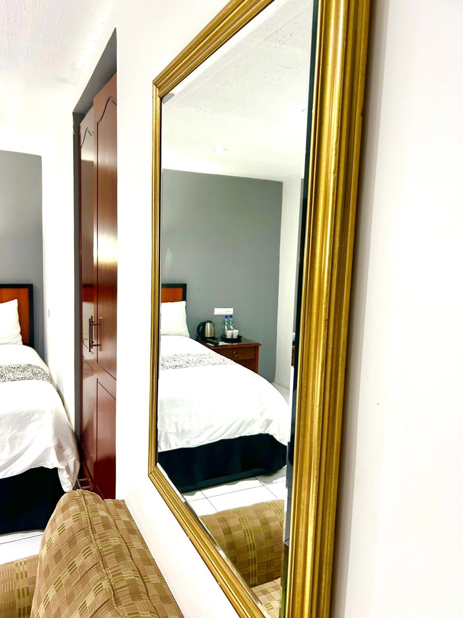 Accel Hotel La Quinta إيبارا المظهر الخارجي الصورة
