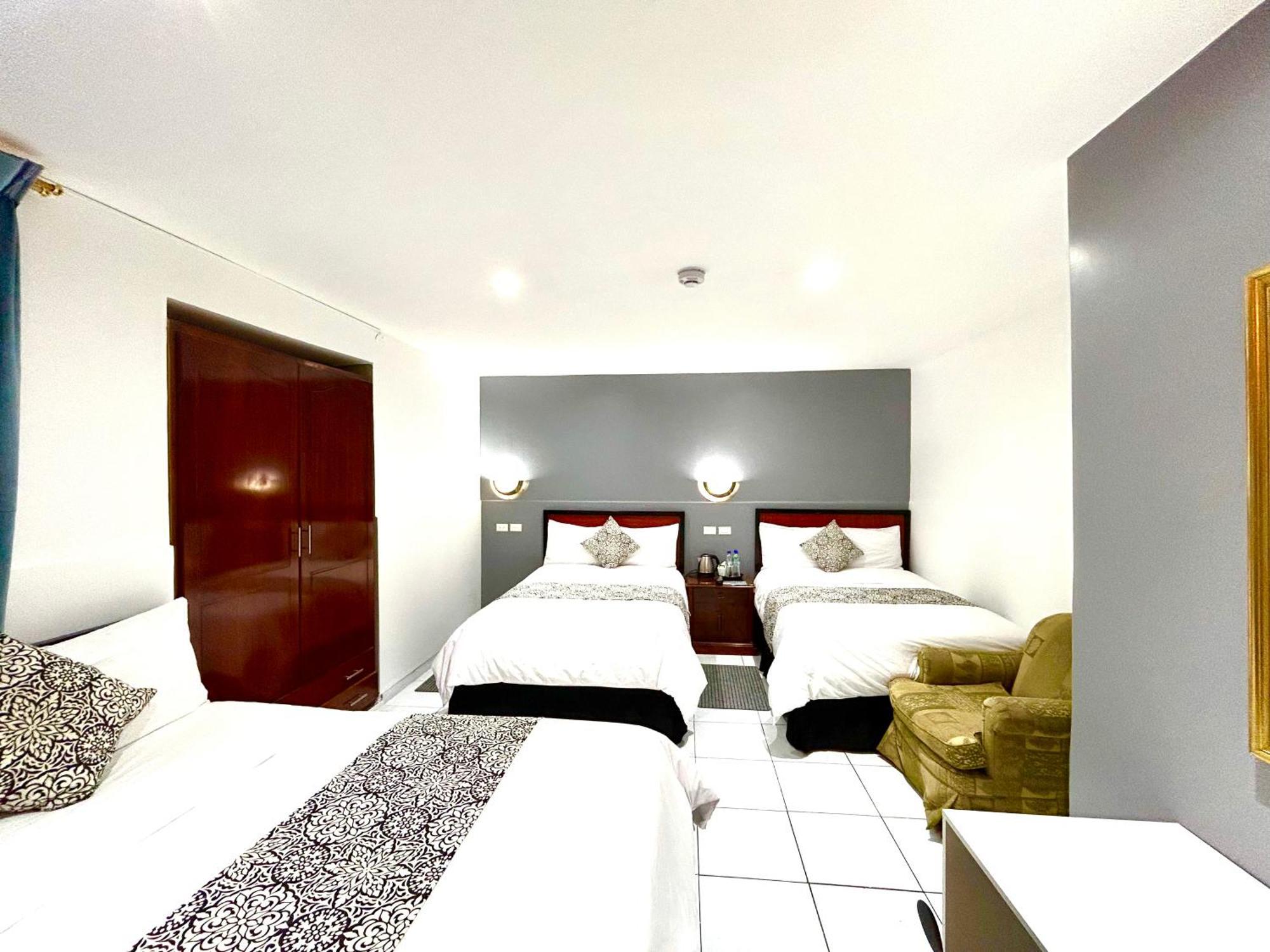 Accel Hotel La Quinta إيبارا المظهر الخارجي الصورة