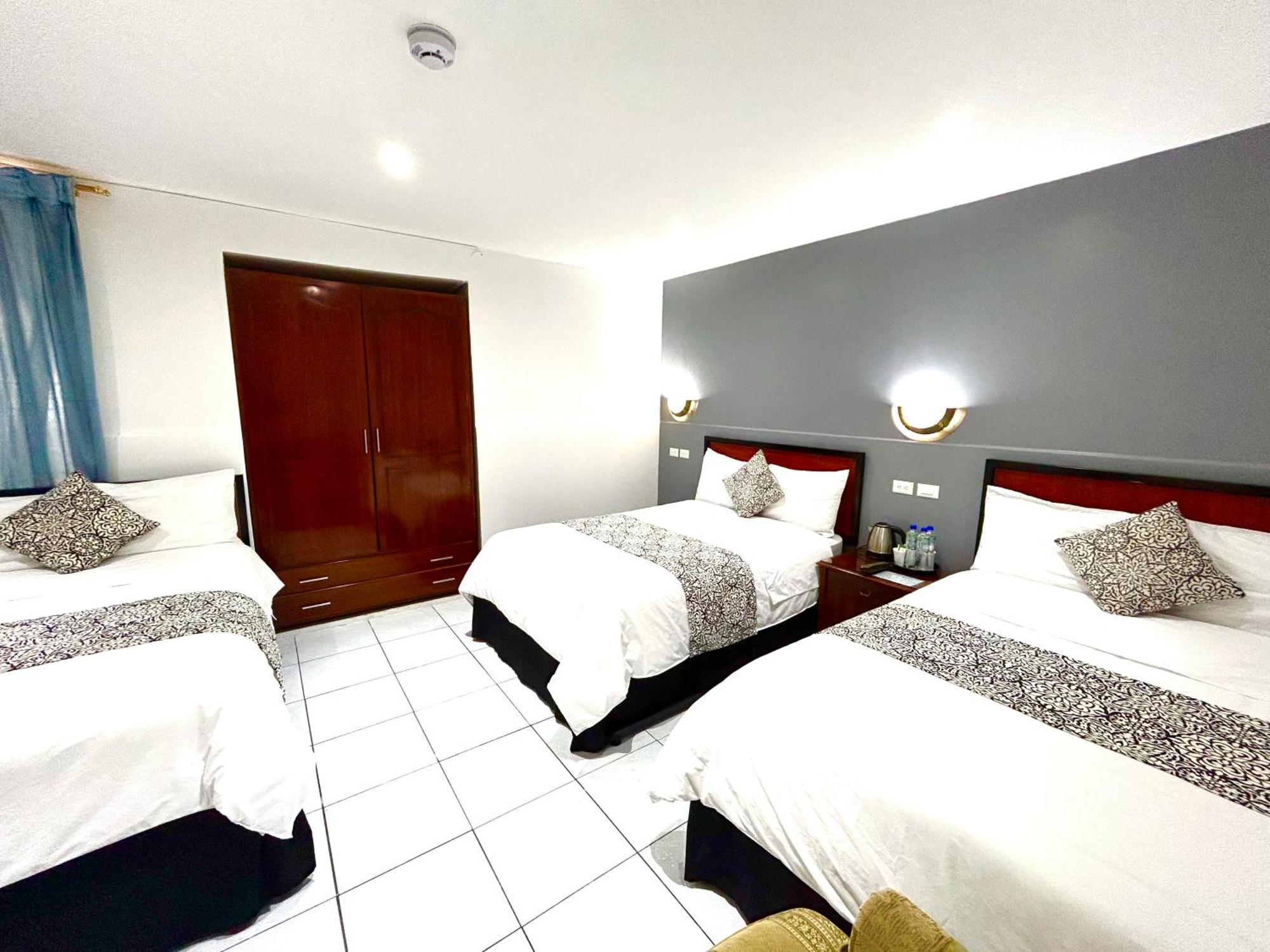 Accel Hotel La Quinta إيبارا المظهر الخارجي الصورة