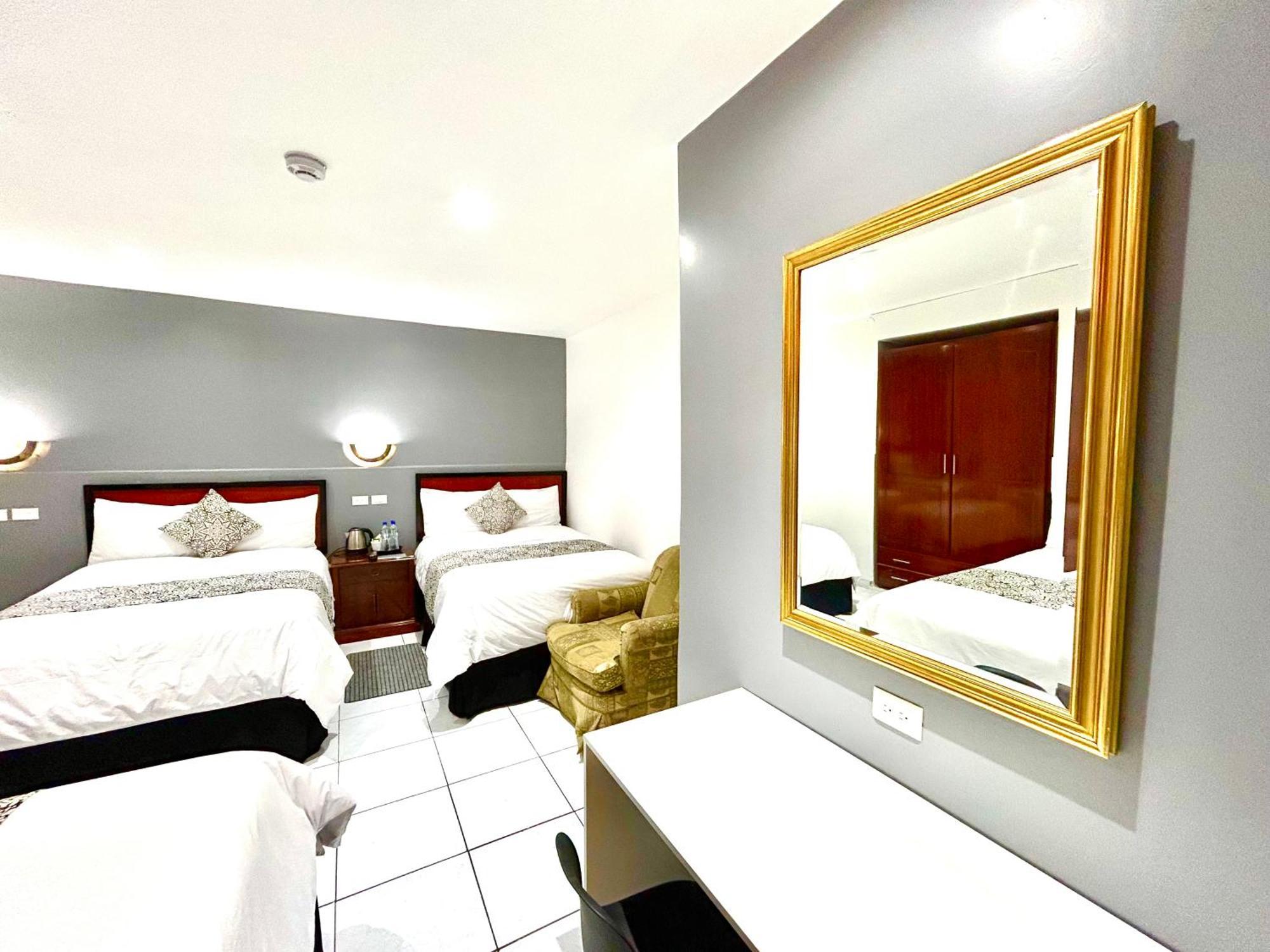 Accel Hotel La Quinta إيبارا المظهر الخارجي الصورة