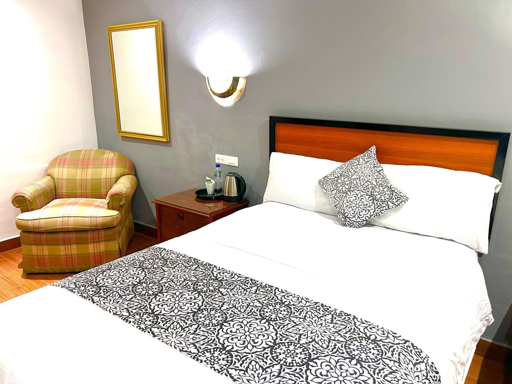 Accel Hotel La Quinta إيبارا المظهر الخارجي الصورة