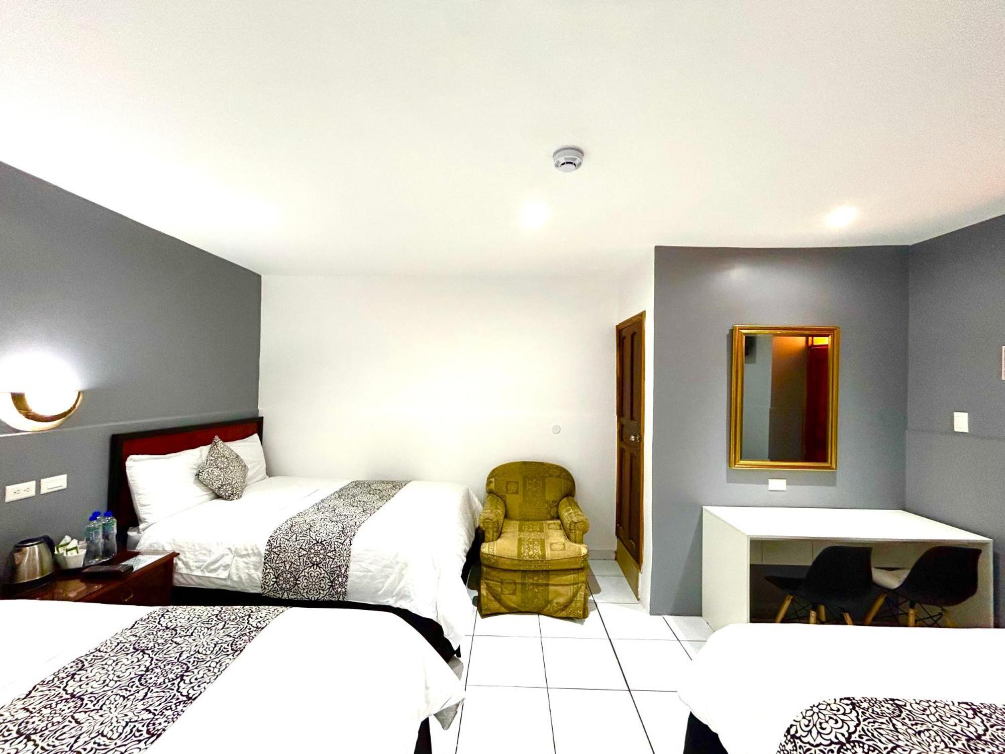 Accel Hotel La Quinta إيبارا المظهر الخارجي الصورة